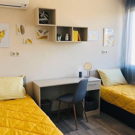 Lovely 3-Bedroom Apartment For 7 Ppl At The Centre ヴァルナ エクステリア 写真