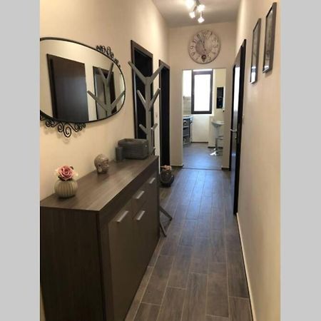 Lovely 3-Bedroom Apartment For 7 Ppl At The Centre ヴァルナ エクステリア 写真