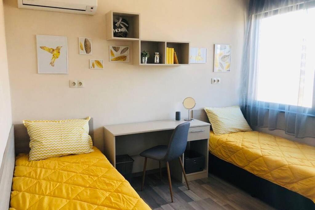 Lovely 3-Bedroom Apartment For 7 Ppl At The Centre ヴァルナ エクステリア 写真