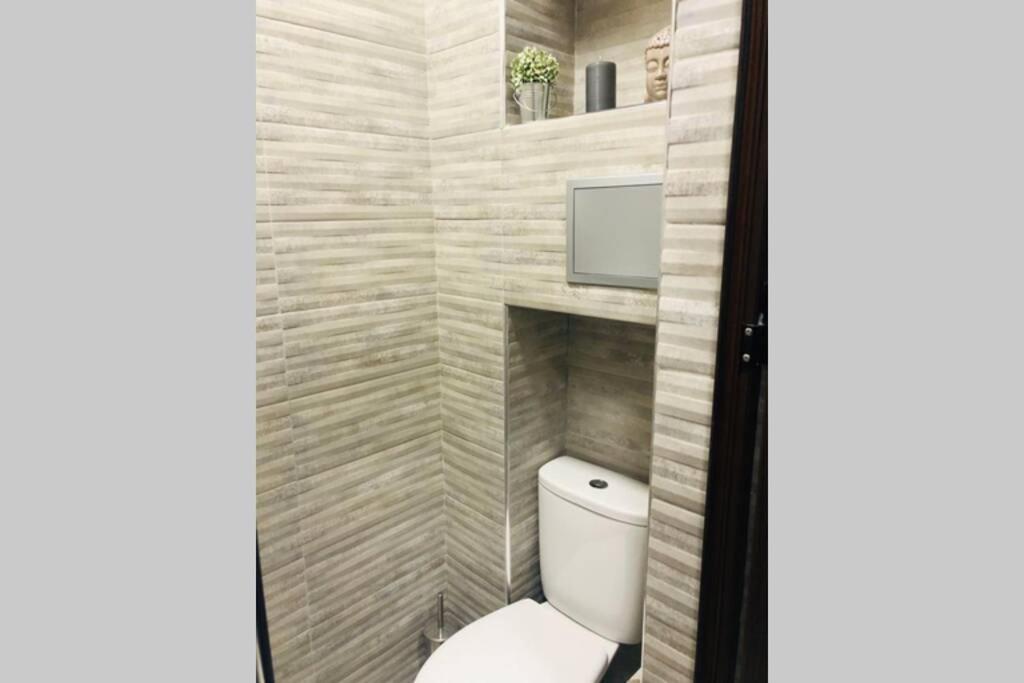 Lovely 3-Bedroom Apartment For 7 Ppl At The Centre ヴァルナ エクステリア 写真