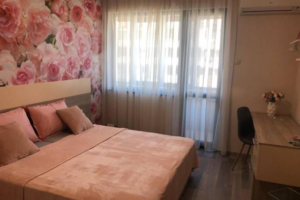 Lovely 3-Bedroom Apartment For 7 Ppl At The Centre ヴァルナ エクステリア 写真