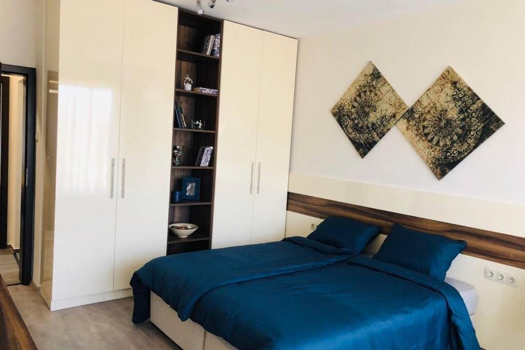 Lovely 3-Bedroom Apartment For 7 Ppl At The Centre ヴァルナ エクステリア 写真