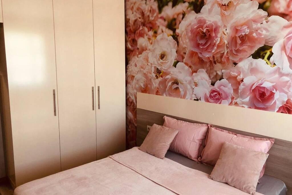 Lovely 3-Bedroom Apartment For 7 Ppl At The Centre ヴァルナ エクステリア 写真