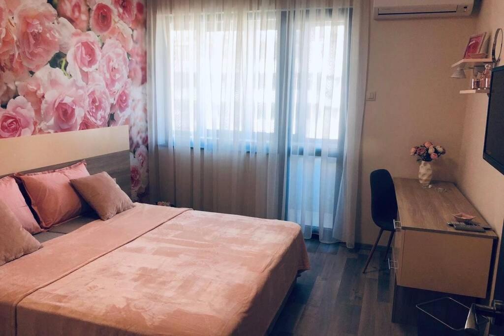 Lovely 3-Bedroom Apartment For 7 Ppl At The Centre ヴァルナ エクステリア 写真