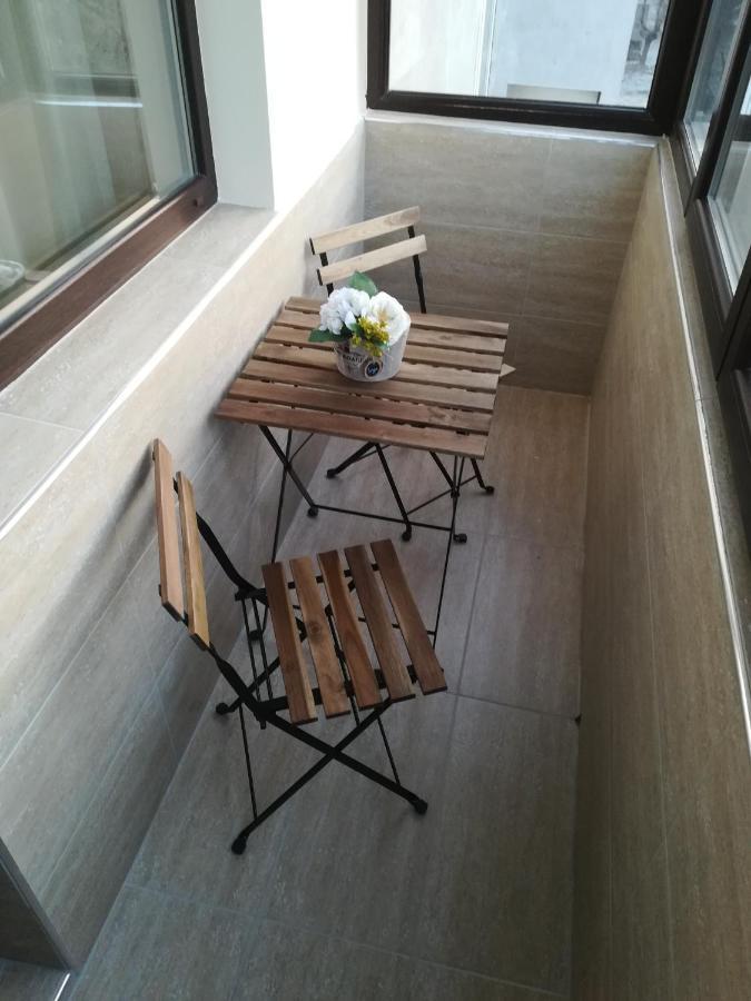 Lovely 3-Bedroom Apartment For 7 Ppl At The Centre ヴァルナ エクステリア 写真